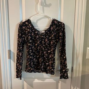 Hollister . Long Sleeve . Flower Detail
